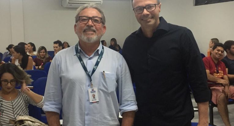 Coord. de Odontologia, prof. Adolfo Cabral e o palestrante Ary Nunes