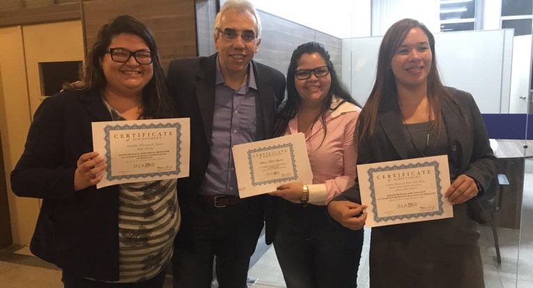 Wanessa Rocha, Raissa Pacheco e Adriana Bezerra, alunas da UNIT vencedoras do III Torneio de Mediação