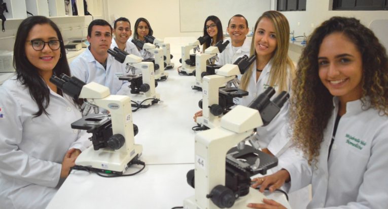 Biomedicina - Aprovados em seleção, alunos vão atuar com pesquisa na Fiocruz