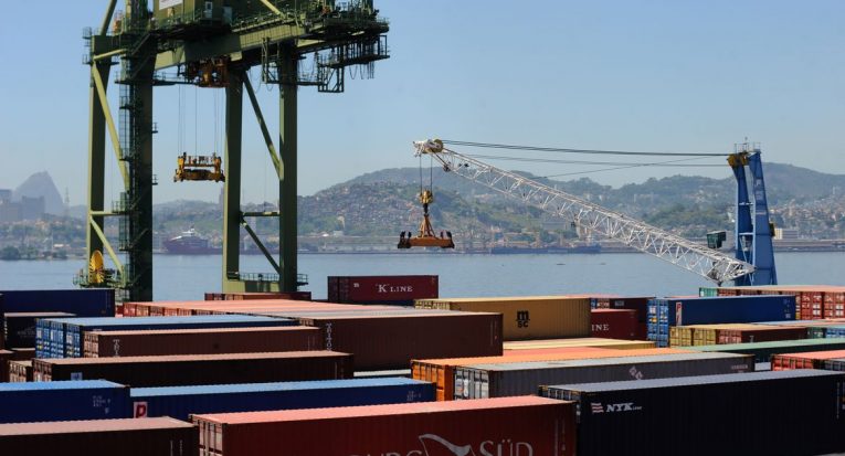 O funcionamento do comércio entre países segue os moldes do mercado interno convencional (Tânia Rêgo/Agência Brasil)
