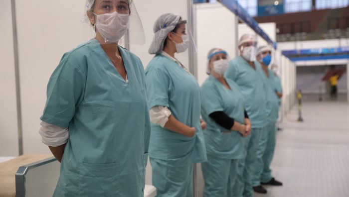 Mais de  mais de 1,8 milhão de profissionais de Enfermagem trabalham atualmente no Brasil, formando a maior categoria do campo da saúde (Divulgação/Prefeitura de Suzano-SP)
