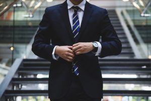 Os cargos de CEO, CFO e o COO representam as mais altas posições de uma empresa, cujo profissional é dotado de grandes responsabilidades
