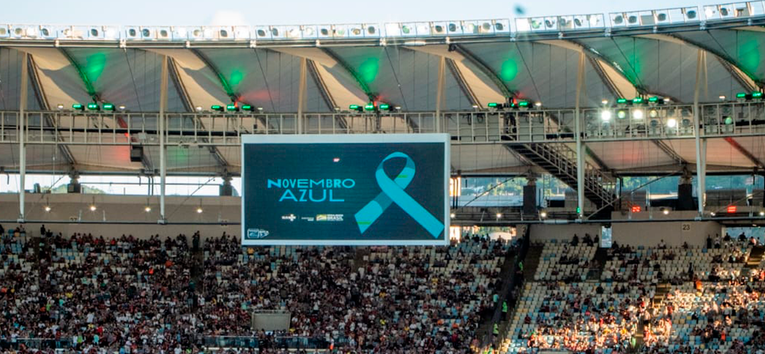 Mensagem sobre o Novembro Azul veiculada no estádio do Maracanã (Rio de Janeiro): campanha chama atenção para os cuidados com a saúde do homem (Julia Prado/MS)

