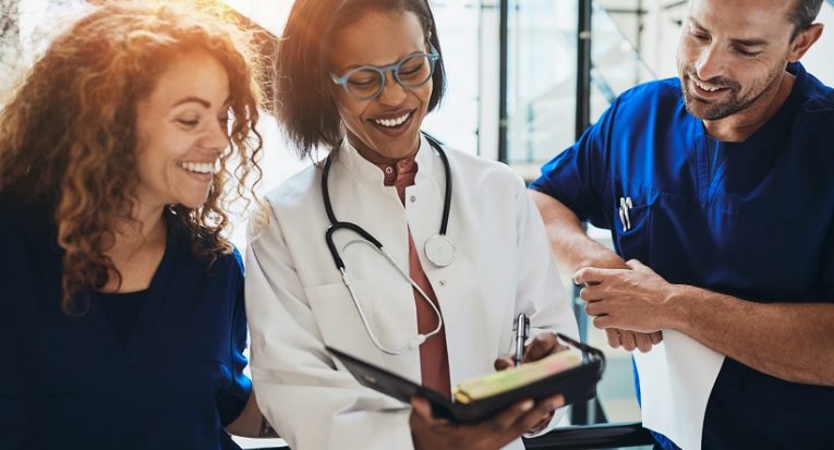 O profissional de gestão hospitalar pode acumular experiências em duas grandes áreas de conhecimento ao longo da graduação (Adobe Stock)