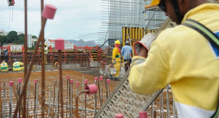 Vários projetos estão sendo executados na área de Engenharia, sejam eles de construção residencial ou de infraestrutura (Tânia Rêgo/Agência Brasil)
