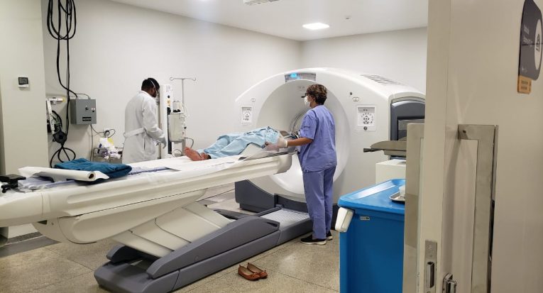 O exame PET-CT, também chamado PET-SCAN, é uma das tecnologias mais modernas existentes hoje na medicina diagnóstica (Divulgação/Iges-DF)
