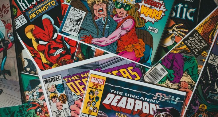 As histórias em quadrinhos editadas por grandes editoras, como a Marvel e a DC Comics, procuram apresentar uma maior diversidade em sua safra de personagens (Unsplash) 
