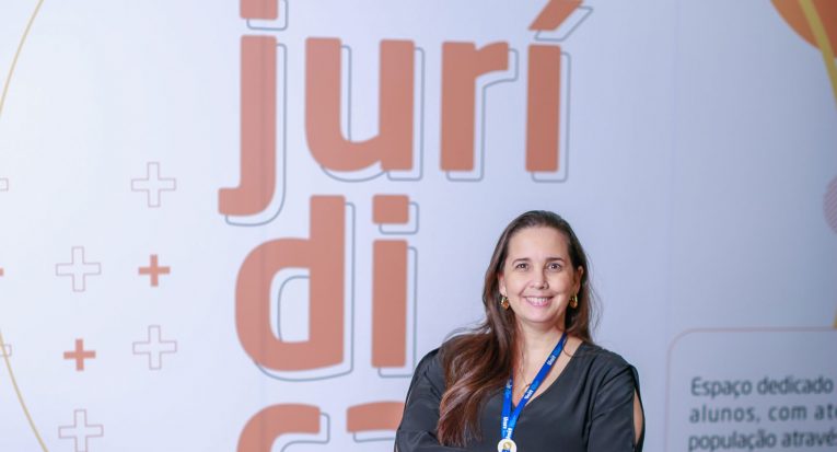 Tatiana da Hora - professora, coordenadora do Núcleo de Prática Jurídica do Centro Universitário Tiradentes (Unit-PE) e advogada especialista em direito do consumidor.