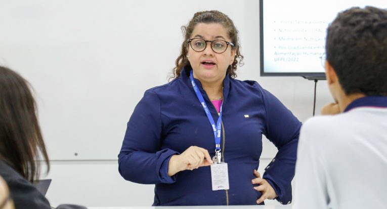 Tâmara Gomes - nutricionista e professora do Centro Universitário Tiradentes (Unit-PE)