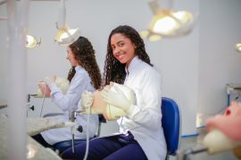 Curso de Odontologia não se limita ao cuidado dos dentes