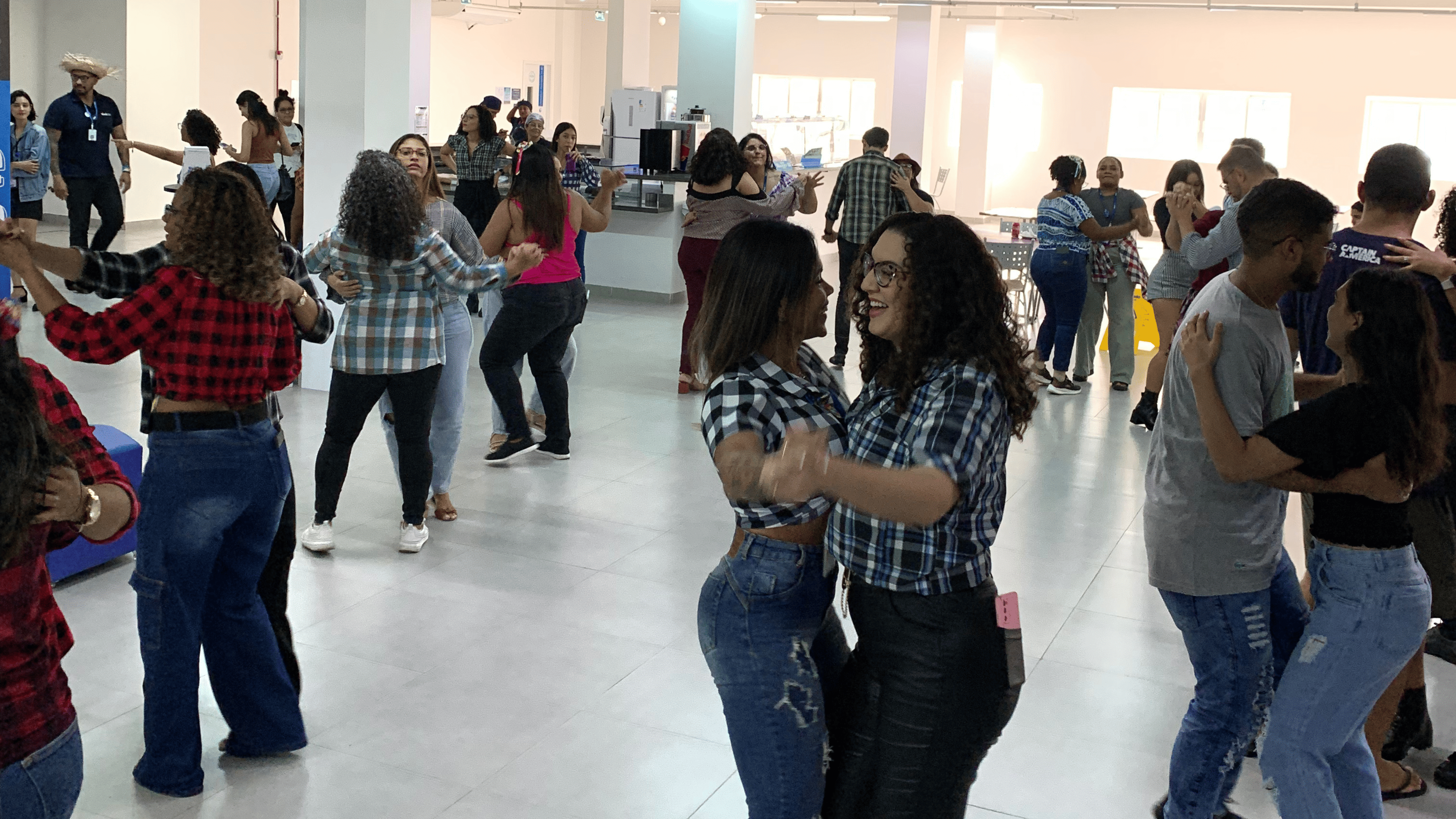 Alunos da Unit-PE podem renovar a matrícula em clima de São João