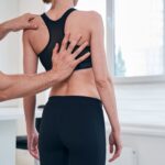 Escoliose: o que causa o desvio anormal na coluna e como tratar?