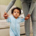 A independência do bebê começa com seus primeiros passos