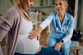 Enfermagem obstétrica protege a autonomia e a saúde materno-infantil 